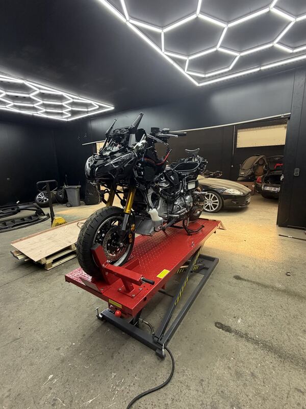 Cadre et moteur à nu
